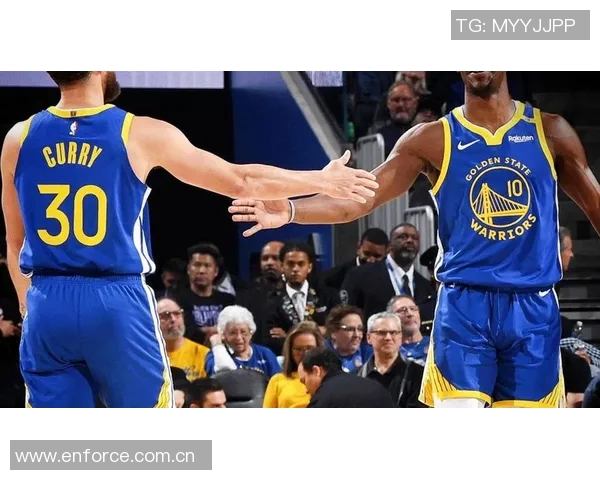 波杰与库里携手迎来第三年默契加深与巴特勒的配合日益成熟