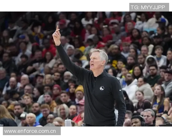 科尔强调季前赛首战湖人将采用深度轮换策略确保球员体能不被过度消耗