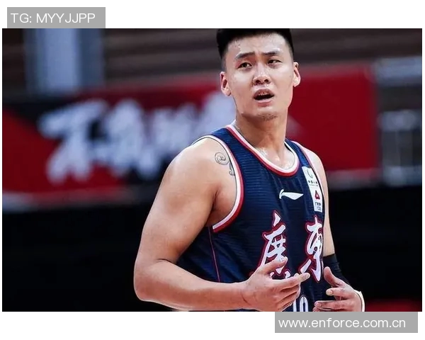 赵睿身穿宏远训练服备战全运会展现时光倒流的独特魅力