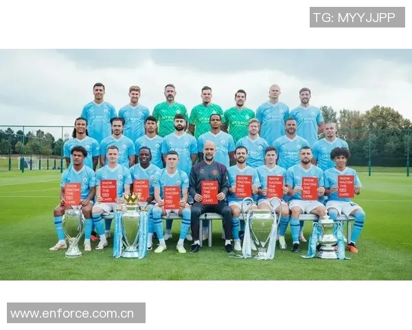 曼城新赛季全家福展现团结精神瓜帅领衔福登与B席并肩作战