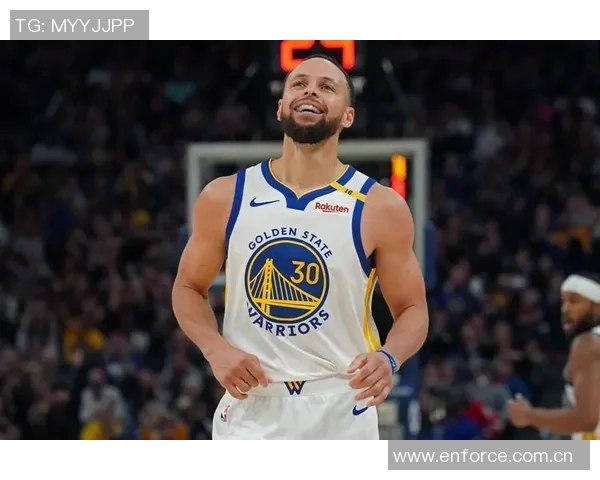 库里首节表现出色三分球命中率高达667贡献7分1板2助助力球队开局良好