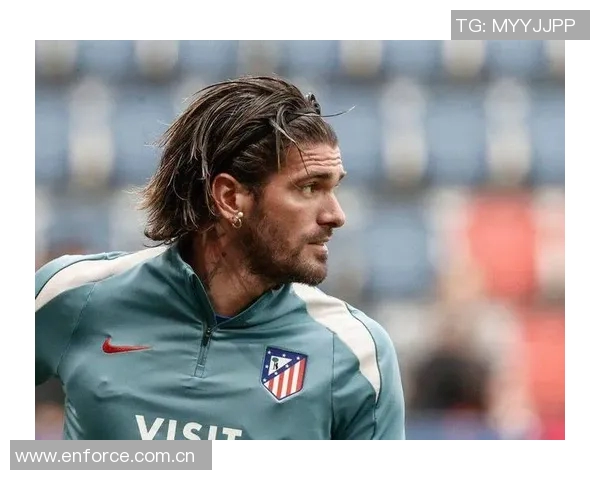 德保罗精准传中梅西头球攻门险些得手被门将神勇扑出