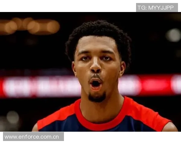 特雷墨菲半场表现抢眼11投6中斩获15分1篮板3抢断展现实力