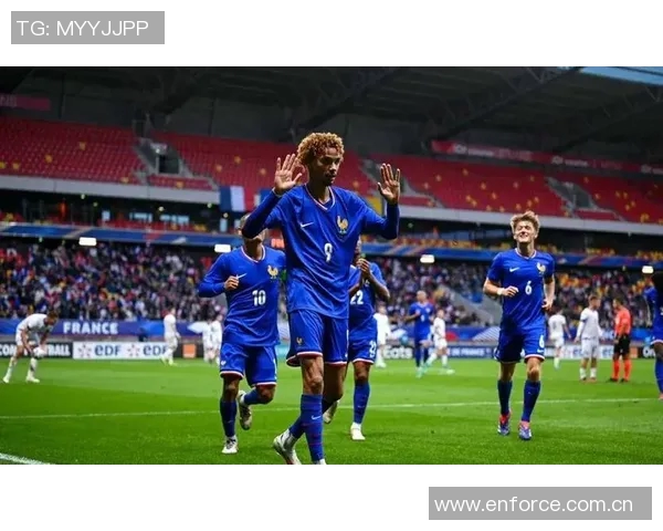 埃基蒂克身披法国队9号球衣有望首发出战引发热议