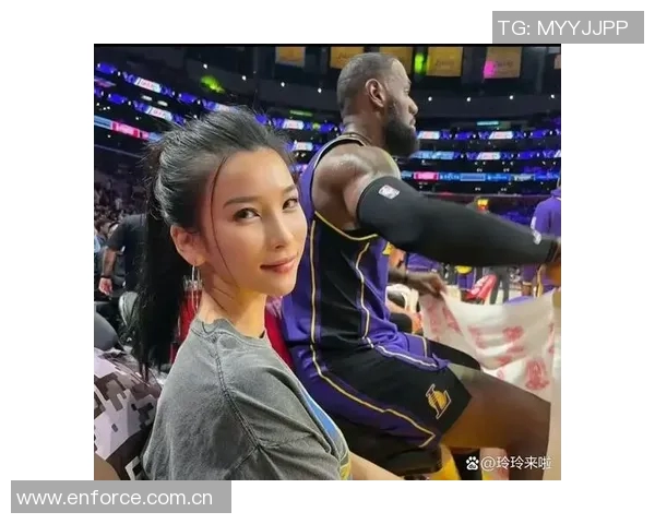 坐老詹身后神秘美女身份揭秘日本性感女星身材惊艳引热议 坐老詹身后神秘美女身份揭秘日本性感女星身材惊艳引热议