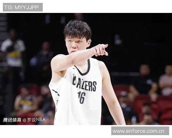 媒体人杨瀚森当众流泪展现真实情感无惧外界评价 媒体人杨瀚森当众流泪展现真实情感无惧外界评价