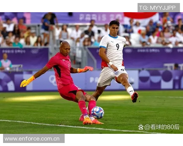 日本队迅速追平比分小川航基远射助攻巴拉圭门将失误入网 日本队迅速追平比分小川航基远射助攻巴拉圭门将失误入网