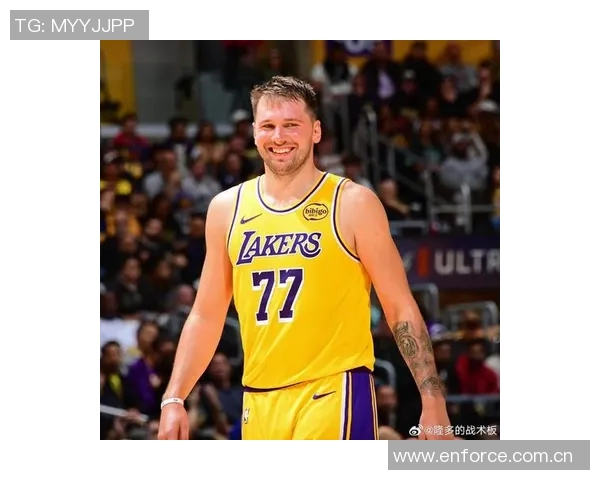 雷迪克透露东契奇全力参与训练里夫斯因脚踝不适仅部分参与