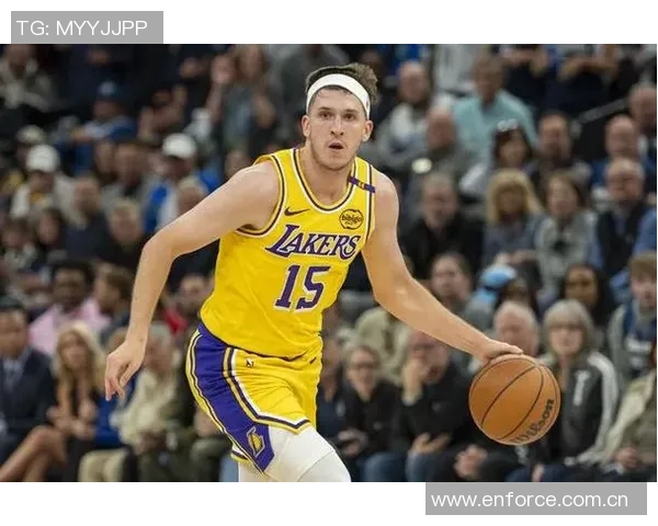 里夫斯轻松战胜尼克斯后期待浓眉回归却惊闻其被交易消息