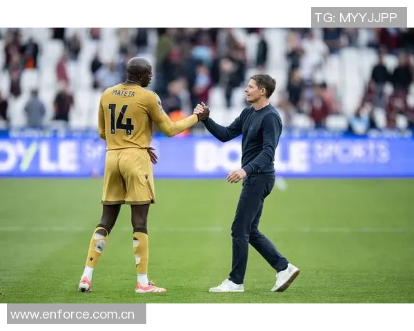 曼联冬窗前将与梅努齐尔克泽进行重要谈判探讨转会事宜 曼联冬窗前将与梅努齐尔克泽进行重要谈判探讨转会事宜