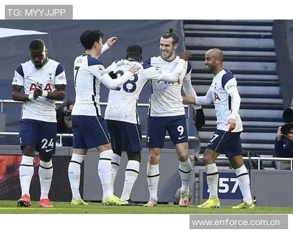 维金斯盛赞鲍威尔为今夏最佳引援称其为顶尖领袖展现非凡实力