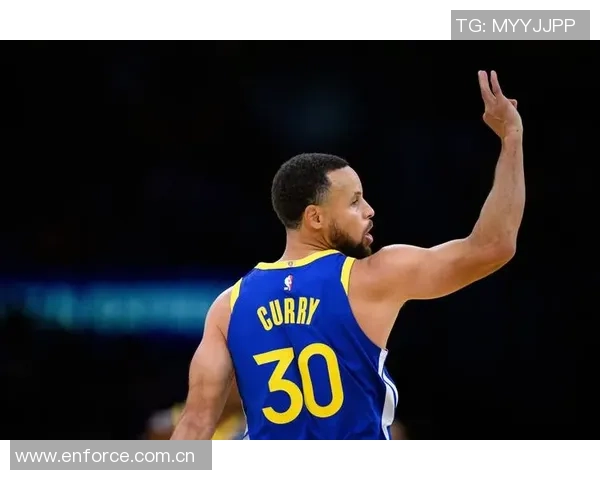 库里强调团队合作与个人自信是胜利关键持续保持攻防强度助力球队成功