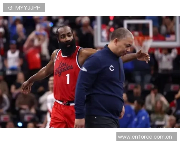 快船队的挑战与内讧：顺风球下的脆弱与争执分析