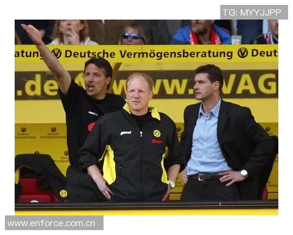 胡梅尔斯与穆勒重聚羊头牌锦标赛合影引发球迷热议