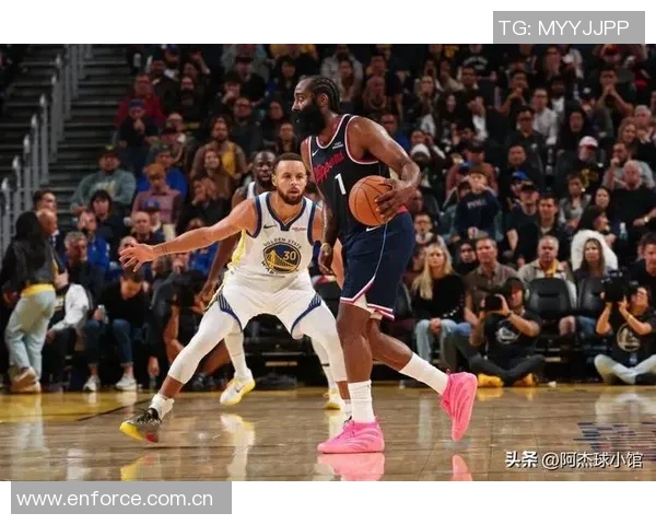 库里谈防守策略：多人包夹哈登与小卡让他们在混战中难以发挥