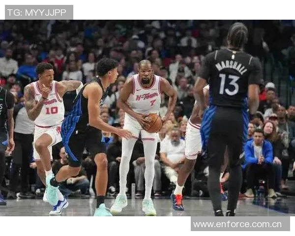 火箭半场落后独行侠杜兰特遭遇犯规困扰申京开局受伤浓眉表现出色 火箭半场落后独行侠杜兰特遭遇犯规困扰申京开局受伤浓眉表现出色