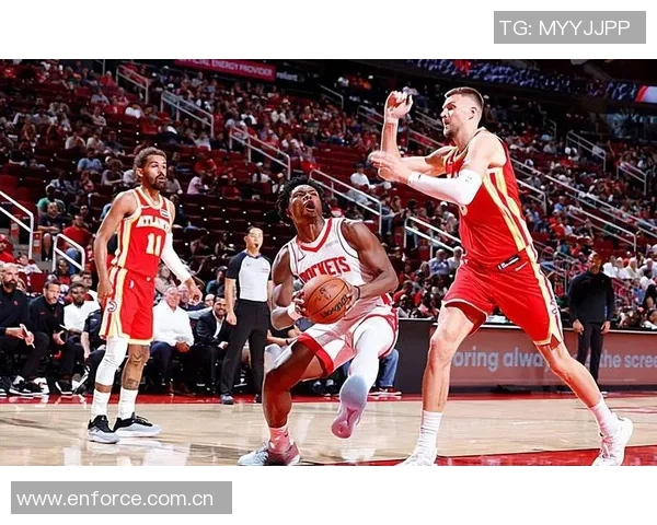 阿门专注于控卫角色全力以赴为球队贡献不惧挑战展现自我价值 阿门专注于控卫角色全力以赴为球队贡献不惧挑战展现自我价值