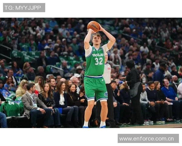 克尼佩尔表现出色12投7中砍下21分7助攻三分球命中率高达55 克尼佩尔表现出色12投7中砍下21分7助攻三分球命中率高达55